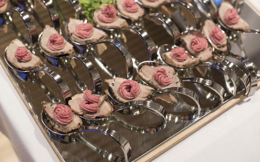 Catering okolicznościowy – catering na imprezy firmowe, wesela, urodziny czy też imieniny. Jak dobrać menu cateringowe?